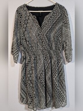 Enfocus Studio Black and White Geometric Style Long Sleeve Dress